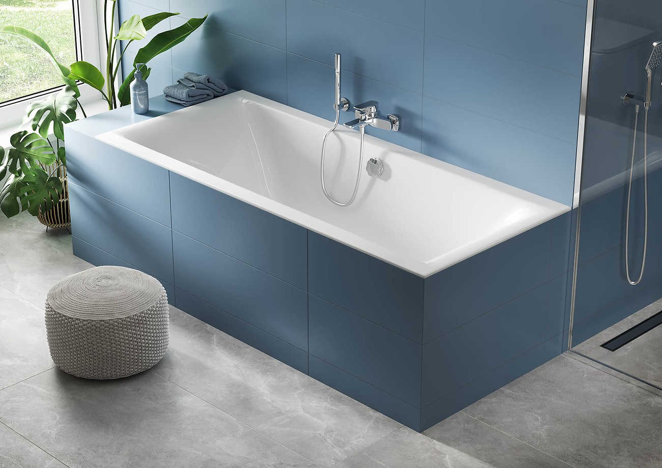 Ванна Cersanit у ванній кімнаті